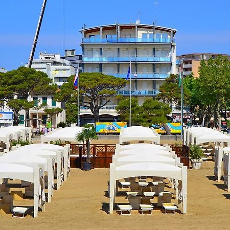 Sunbeach Apartments Lignano Sabbiadoro Buitenkant foto