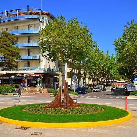 Sunbeach Apartments Lignano Sabbiadoro Buitenkant foto