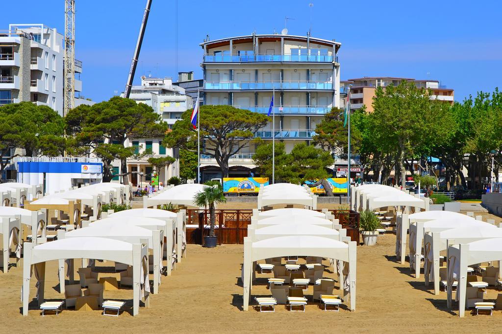 Sunbeach Apartments Lignano Sabbiadoro Buitenkant foto