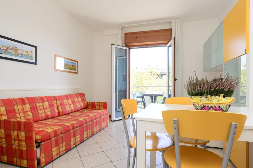Sunbeach Apartments Lignano Sabbiadoro Buitenkant foto