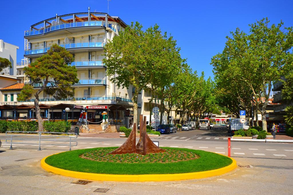 Sunbeach Apartments Lignano Sabbiadoro Buitenkant foto
