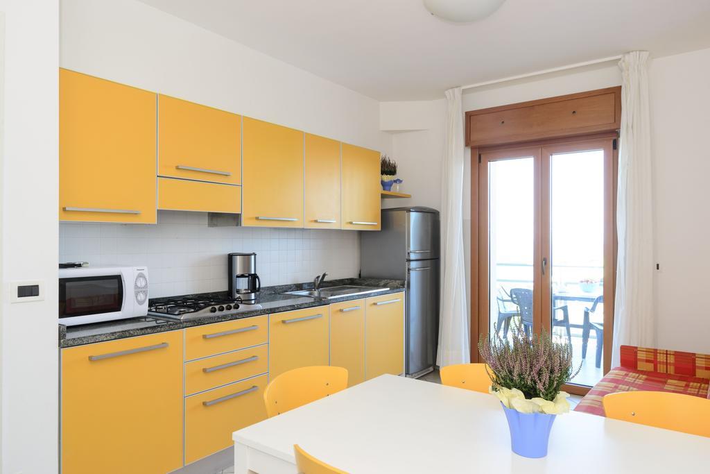 Sunbeach Apartments Lignano Sabbiadoro Buitenkant foto